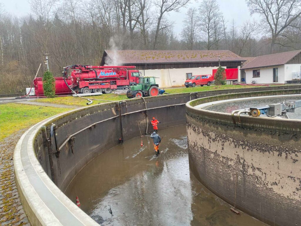 Klärwerk, Reinigung, Arbeiter, Fahrzeuge, Nebel